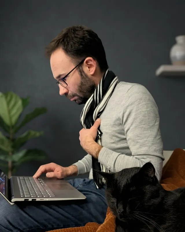 Portrait of the FluidEdits founder.